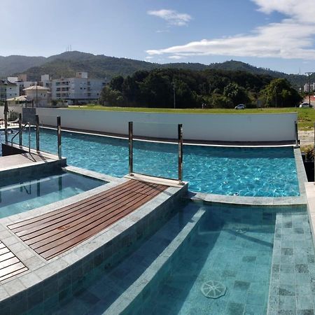 Cobertura Velejar Em Condominio Clube - Com Area De Lazer Governador Celso Ramos Dış mekan fotoğraf